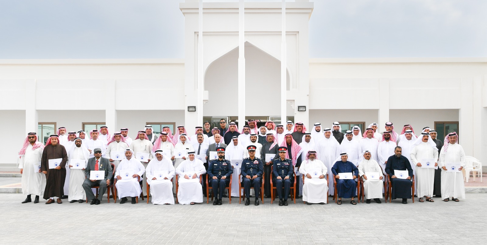 إدارات وزارة الداخلية تكرم منتسبيها بمناسبة الأعياد الوطنية ويوم شرطة البحرين<